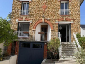 Maison de meulière près de Paris avec jardin, cheminée et tout confort inclus - FR-1-527-45